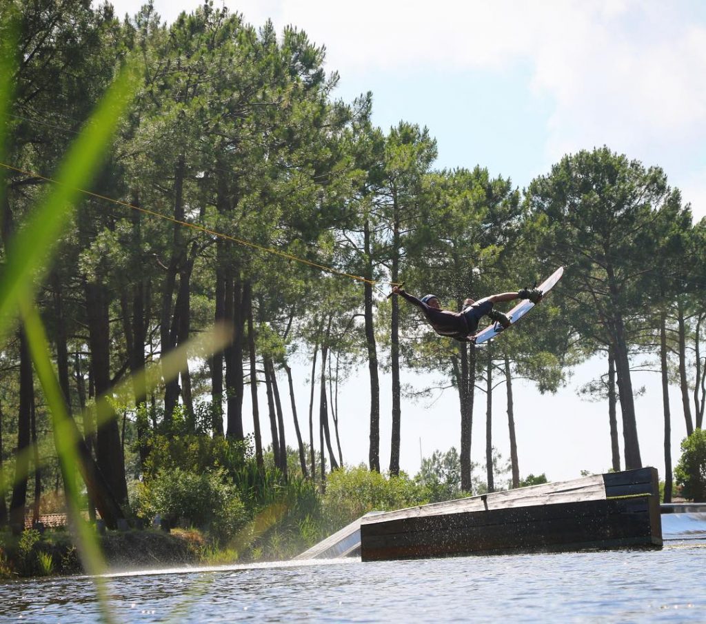 lacanau téléski nautique wakepark kicker tremplin grab 